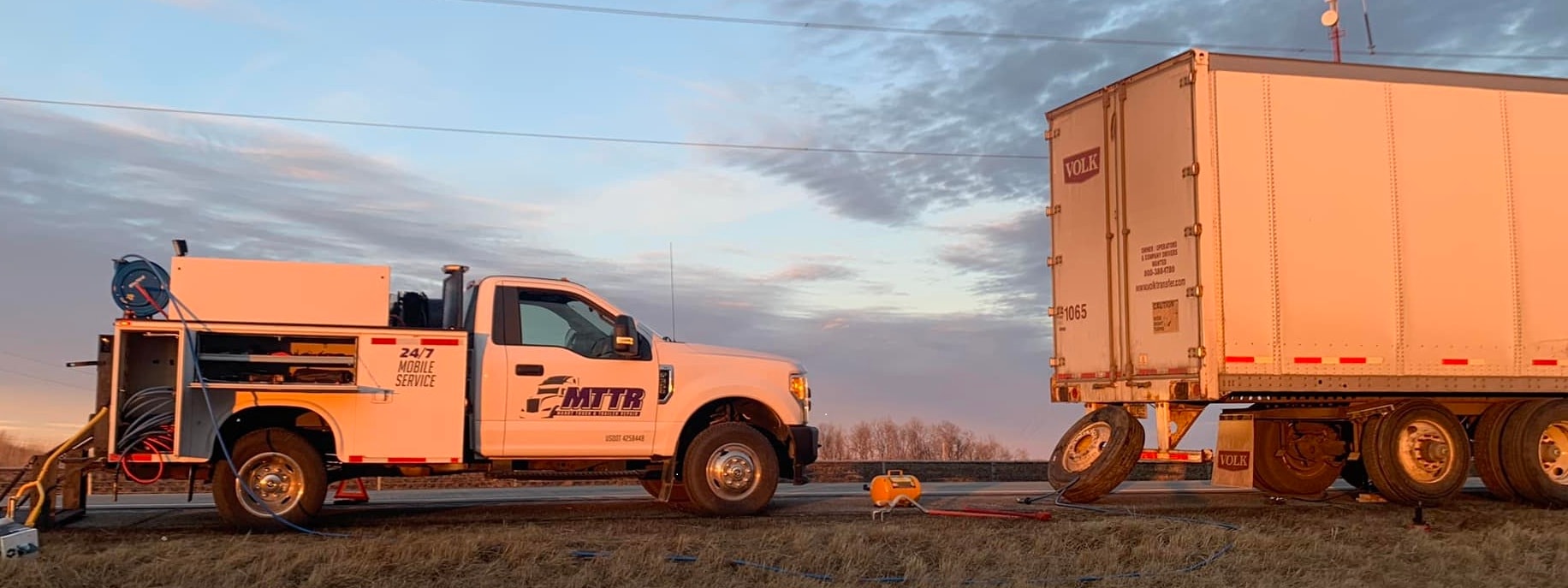 MTTR Mobile service truck performing roadside trailer repair